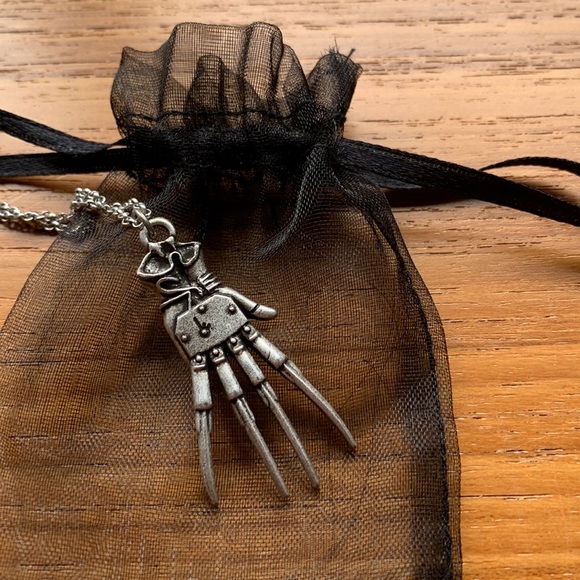 Steampunk robotic Mechanical hand necklace - Picture 4 of 5